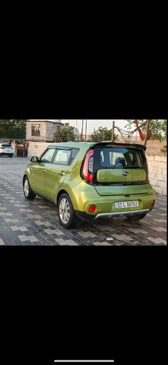 سلام عليكم كيا صول 2018 امريكي مكينه 2000 ماشيه 100سياره خير من الله مكينه وكير كله بلادي بدون ايرباك بدون دواخل مكفوله لغد وشاصي مناقصها شي رقم بغداد باسمي مابيها غير حادثها مكان السياره بغداد العطيفيه السعر 120بيها  مجال للاتصال***********
***********
