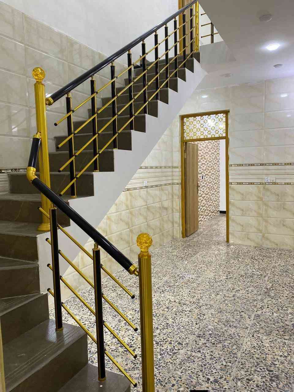 من رخصت مدير الكروب ممكن موافقه علي منشور بيت البيع مساحته 150 متر واجها 6 ونزال  25 قاط ونص البناء طابوك جمهوري والساس رفت عقد زراعي 117  غرفتين نوم  وستقبال ومطبخ حولي حمامات 4  منور  بلزراعي مال بيت ضيفان  السعر 85 وبي مجال اكثر تفاصيل البيت بلمقطع  الفيديو اليريد يشوف البيت يدخل ع خاص ادزله مال البيت مصوره  من خارج ومن داخل العنوان بغداد منطقت بوب الشام جاي من القوس ع يدك اليمنه مايرهم قصد ولا مقدمه حاضر فلوسه البيت بلزراعي مال بيت ضيفان علي شارع الرئيسي داخل المنطقه***********

