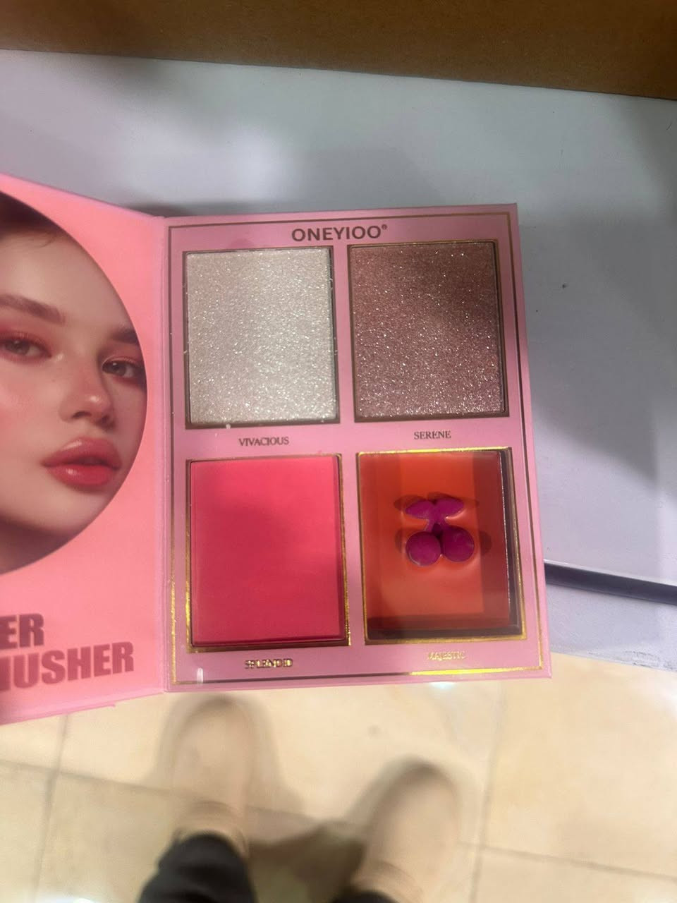 مرحبا 
انا بجيب ميك اب شيغلام تواصي
الشرح تحت الصور متوفر خدمة توصيل بأربيل 
للتواصل ***********
