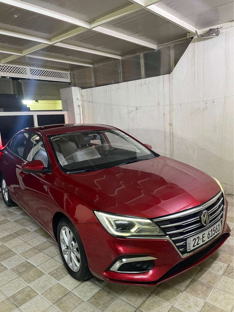 ئمجي ٥
2021 
مواسه فات كؤمفورد 
ناو  زه رد شاشه و كاميره به سمه هد..
دوو پارچه بوياخه بي ناوي 
گير مه كينه ته بريد به شه رت 
فه حسو هه زه  ره قه مو سه نه وي نويه 
به ناوي خومه 
له هه وليرم 
سحري ٩٠ مجال 
*********** أربيل, العراق
