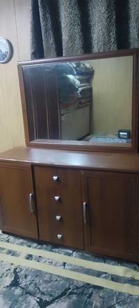 ميز تواليت • نظيف • سرجنار