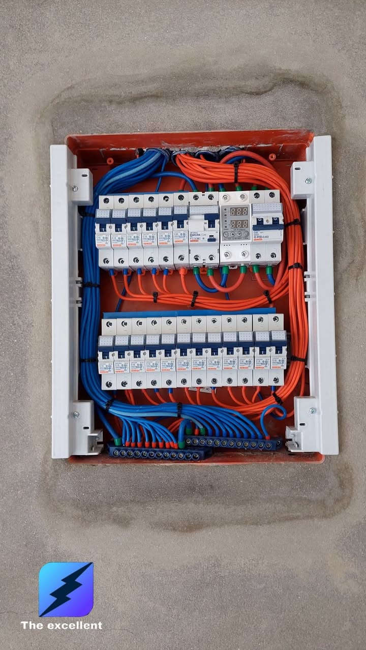 سلام عليكم تأسيسات كهرباء و انسب الاسعار  الفني ابو صالح الهاتف ***********
