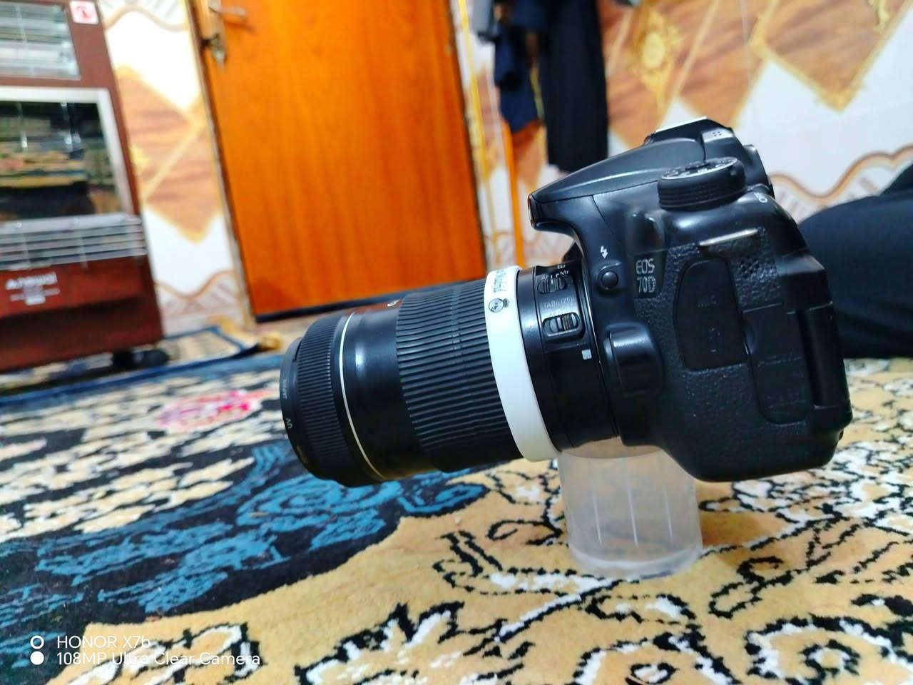 كامرة كانون 70d للبيع
عدسة الاصليه 18-55 + بطارية + شاحنه + رام 32 گيكا
ملاحضة الزوم مو وياها يجي وياها عدسة 18-55 
*********** اتصال او واتساب 
السعر خاص
