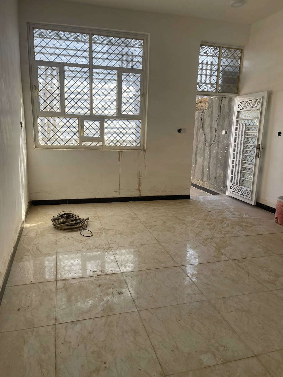 🏠 / البيت للبيع مساحه100متر طابو صرف
واجهه 5/ نزال 20. 

🧱 بناء حديث درجه أولى  

الطابق الاول/ مطبخ . أستقبال . هول . غرفتين. مجمع صحيات 

الطابق الثاني / غرفتين نوم وصحيات 

🌎 الموقع/ شارع 80 حي الشهداء بضهر مسشفى المستقبل

للأستفسار أكثر مراجعة مكتب المدار المقاولات العامه 
شارع 80 كربلاء اسماك الشجري  .. مقابل أستدارة سونار السلطاني  
‏‎***********/علي زيكو
‏‎***********/ علي زيكو
