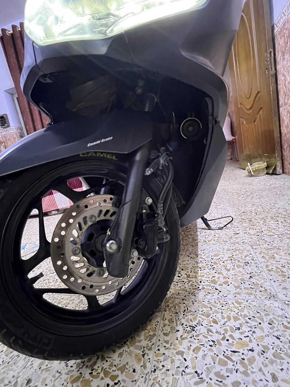 للبيع Honda PCX جيل 4 — دراجة تفرّ براحة وأناقة ✨
🔹 ماشية 19 ألف فقط
🔹 لون فيلي مميز وجذاب
🔹 مكفولة وبحالة ممتازة
🔹 استخدام نظيف جداً وما تحتاج أي مصروف

دراجة تجمع بين الفخامة، الراحة، والاقتصاد بالبنزين 🔥
الي يعرف بالـ PCX يعرف قيمتها عدل 
الدراجه مو يابني سعر خمصطعش ونص 15:50$ بيها مجال قليل وكلشي اكو بل سوك مكان بغداد *********** جيب فيتريه مو فيتر واحد
