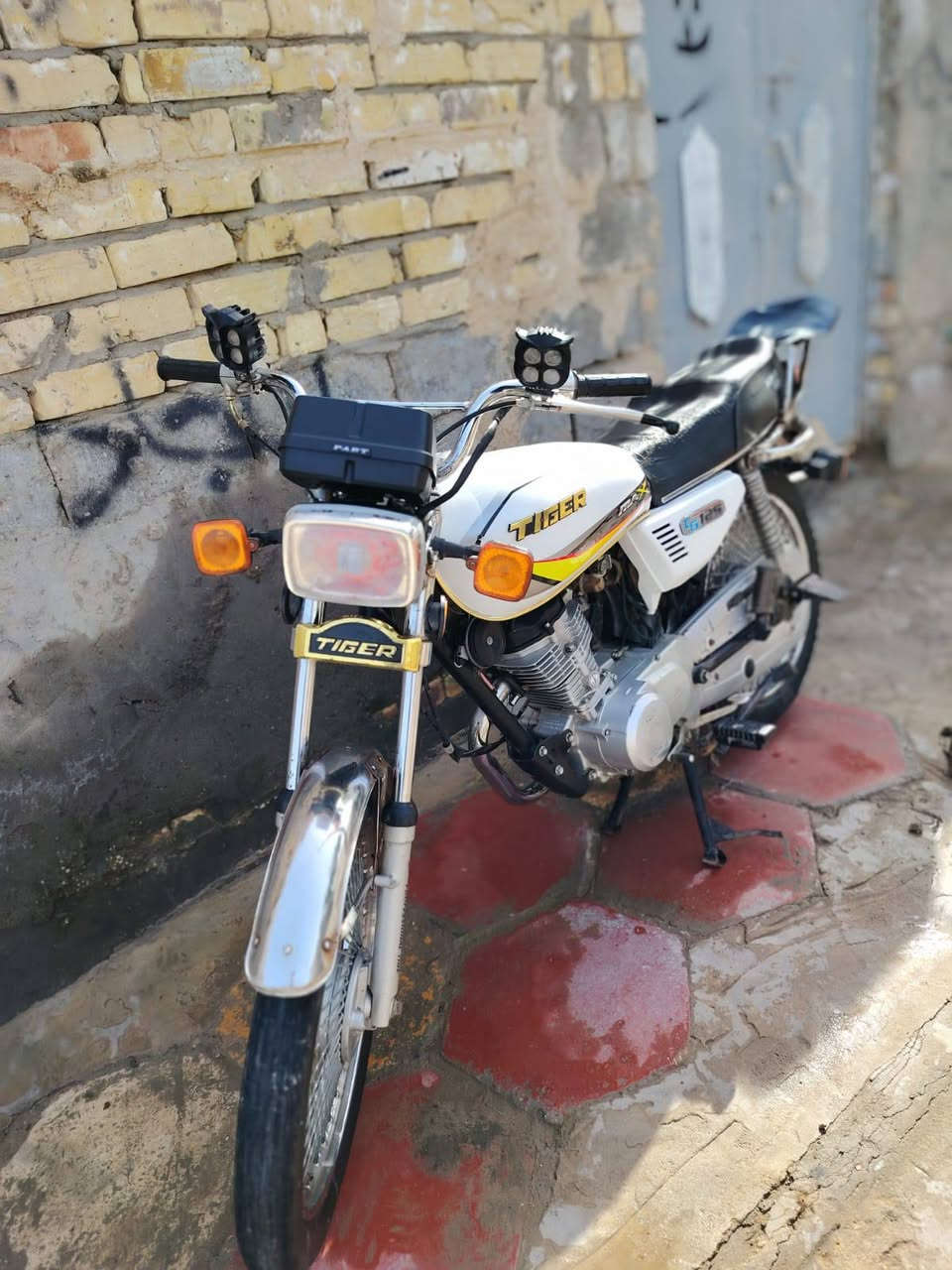 دراجه نامه برو للبيع كلك اتكفل سرقه وعشائر المكان بابل الحمزه الغربي السعر 390الف
***********
