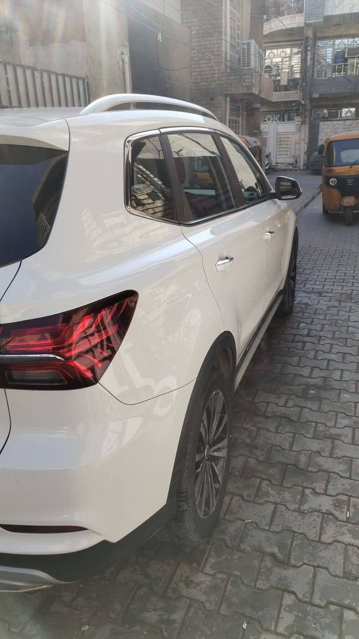 السلام عليكم MGRX5 البيع  سياره جديد ونضيفه على أيدي مال بيت ماشيه 40 كم بعدها بضمان شركه موديل 2021 فول سياره سايد بريك كهربائي بنوراما حساسات  السبير ويل كب حجم المحرك 1500 تيربو سياره  سنويه 27 تنتهي بأسمي  السياره السعر 128 ورقه بيها مجال رقم ***********
