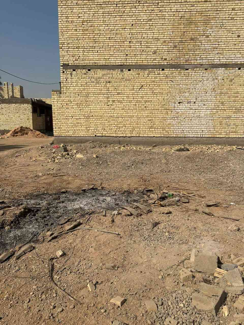 ارض للبيع مساحه 50 م واجهه 5 ونزال 10
بغداد _الدوره هور رجب قرب مكتب الشارقه
السعر  10  مليون خدمات كهرباء ماء سند 25 بأسمي
***********
