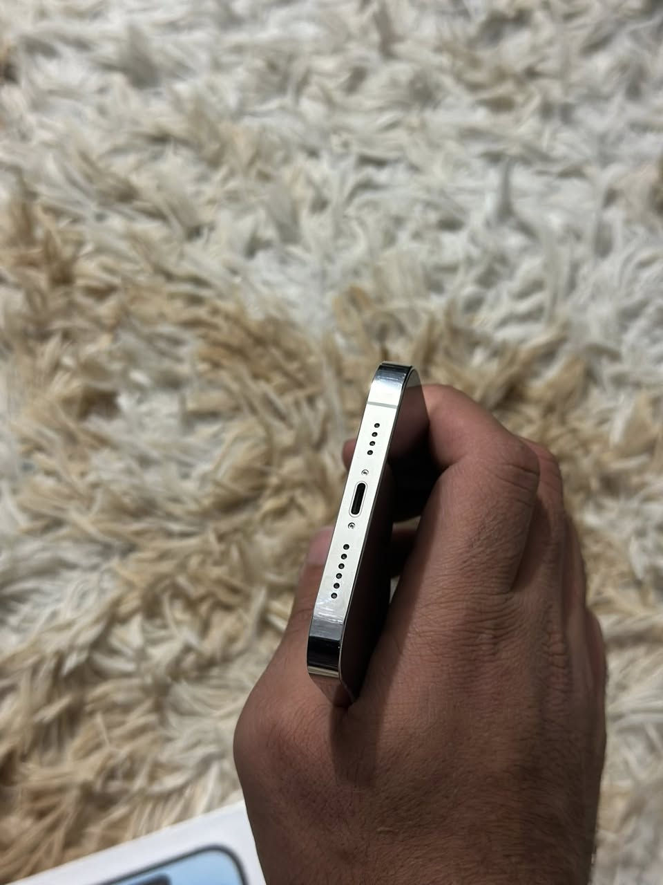 ايفون 14 برو ماكس
ذ٢٥٦ 
جهاز جديد جديد 
صارله سبوع من مفتوح من الكارتونه 
بطاريه١٠٠ 
ملحقاته كامله كيبل وكارتونه ولزكه شاشه 
سعره 890 ومجال بسيط جدا للشراي 
مكاني بغداد السيديه 
***********
