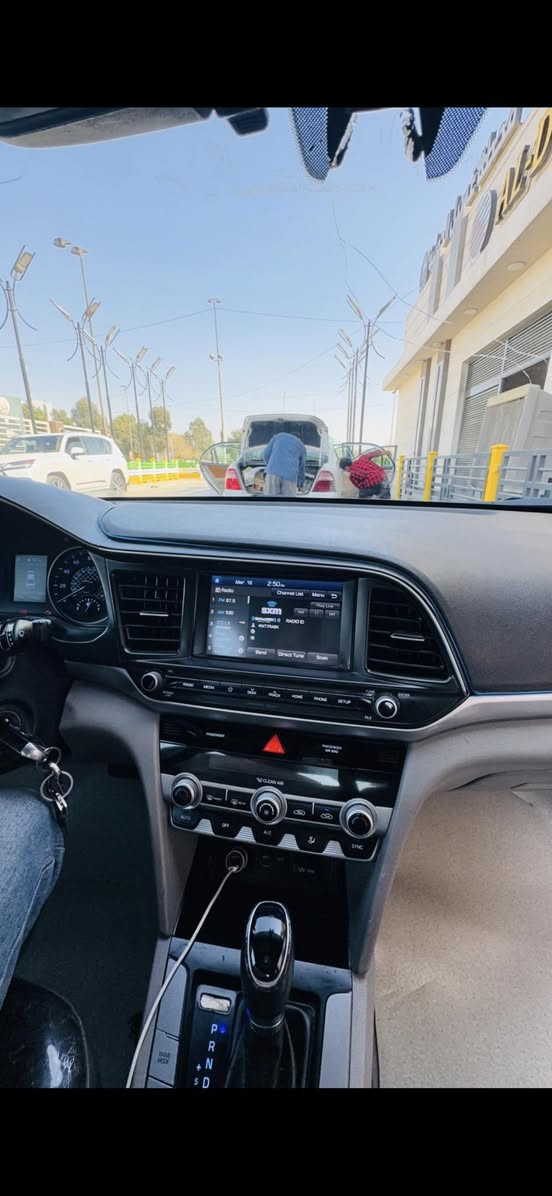 سلام عليكم النترا موديل 2020 سياره نضيفه سونار موجود بل منشور مكينه 2000 دوش كير AT المرغوب سياره ماشيه 112 الف السياره تبريد منضومه جديده صدر جديد السعر 130 وبيها مجال للشراي مكان بغداد شارع فلسطين رقم ***********
