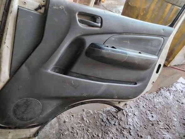 باب نيسان يورفان سقف عاليه للبيع  ***********
