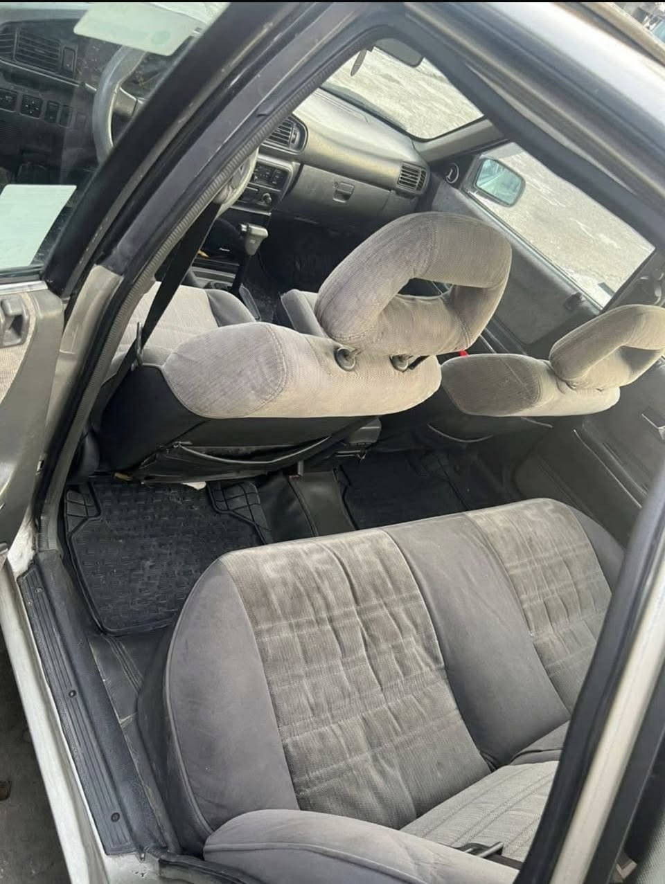 مديل 1991 اوتماتيك 
رقم سليمانية دولي باسمي 
محرك بدلت جديد اوربي12 بخ 
تبريد منظومة جديد كامل بس يحتاج ربط ماعندي مجال الها وما متفرغ الها بيع مستعجل
***********
كركوك عنوانها
