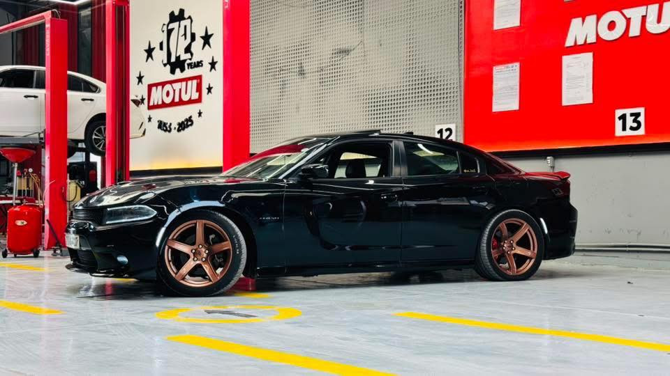 السلام عليكم 
#بيع_فقط 
جارجر 2021
RT SUPER TRACK BACK 
8 سلندر 5700
فتحه فول مواصفات 
ماشيه 34 الف حقيقي 
حادثها بنيد فقط بدون شواصي بدون لغود شرط 
وباردات 2 بالجاملغات الاماميه 
كير مكينه حداديه تبريد مكفولات
ادامه كامله مسويلها 
السياره جديده وكلشي ماعايزه ومصروف عليها 
عليها عدسات و لدات متغير الالوان 
وعليها ويل روهانا وتخم تاير 315 
بوليش ونانو سيراميك ضمان سنتين 
صور الحادث والسونار مرفقات بالمنشور 
السعر 230$ 
مكان السياره النجف الأشرف 
***********
***********
