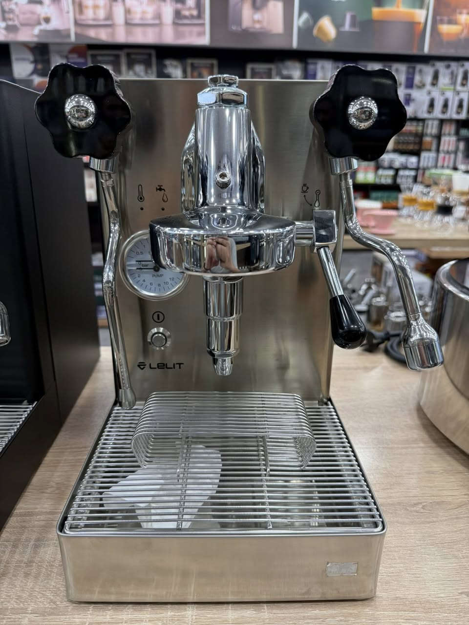 مارا اكس  من ليليت 🇮🇹


**إذا كنت صاحب هذا الإعلان وتريد حذفه لأي سبب، رجاءا أرسل رسالة إلى الدعم الفني**