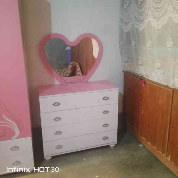 غرفه بناتيه ..4قطع للبيع
***********. مكان واحد حزيران
