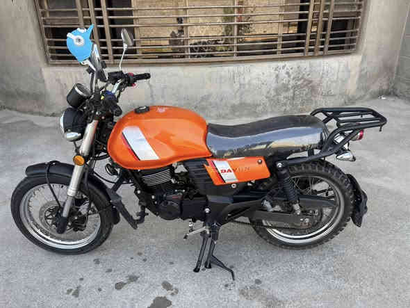 السلام عليكم دايون لايتي 
موديل 2022
اوراق اصولي محرك 200مكفوله كفاله عامه مابيه اي نقص دراجه نضيفه كلشش لايت زنون كهربائيات كله شغاله مكان حله شارع 80سعر 1625وبيه مجال حك الجيه رقم ***********
