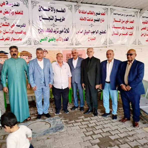 ثانوية الكوثر النموذجية الاهلية للبنين تحتضن شخصيات رفيعة المستوى وجمع غفير من أولياء أمور الطلبة. 

عقدت إدارة ثانوية الكوثر الأهلية النموذجية للبنين، مجلس الآباء
والمدرسين مساء اليوم السبت الموافق ١١/٢٢

ومن الامور المهمة التي تضمنها الاجتماع إنتخاب رئيس مجلس الاباء والمدرسين من قبل أولياء الأمور .

يعد مجلس الاباء والمدرسين 
من الأمور الأساسية والمهمة في بناء جسر تعاون فعّال، بين المدرس والطالب ويرسم ملامح نجاح أبنائنا، كما يثبت الشراكة الحقيقية بين المدرسة والاسرة. 

خلال الإجتماع قامت الادارة بفتح حلقة نقاش وسماع توصيات ومقترحات من قبل أولياء الأمور  
وأخذ هذه المقترحات بعين الإعتبار
 والعمل فيها بالأيام المقبلة. 

كما تضمن الاجتماع إلى 
مناقشة مستوى الطلبة والمسيرة الدراسية.
وتعزيز التواصل بين أولياء الأمور والهيئة التعليمية.
وعرض الخطط والأنشطة التربوية للفصل الدراسي.
والاستماع إلى آراء  ومقترحات أولياء الأمور لدعم العملية التعليمية.

ثانوية الكوثر الاهلية النموذجية للبنين نبع العلم والمعرفة 
الموقع / النجف الاشرف/ حي السعد/ شارع جامع ابن كمونه/مقابل القنصلية الايرانية سابقا/مجاور مكاتب السياحة والسفر. 
للاستفسار الاتصال 
ممثل الهيئة التأسيسية 
*********** 
الحسابات 
***********
الإعلام 
*********** 
القادم أفضل أن شاء الله.
مهيمن احمد ابوعلي الفتلاوي Nabeel Al Karaawi عزت عجينة Zlzle Zlzle عباس الجياشي إشراقة نجفية زيد علي
