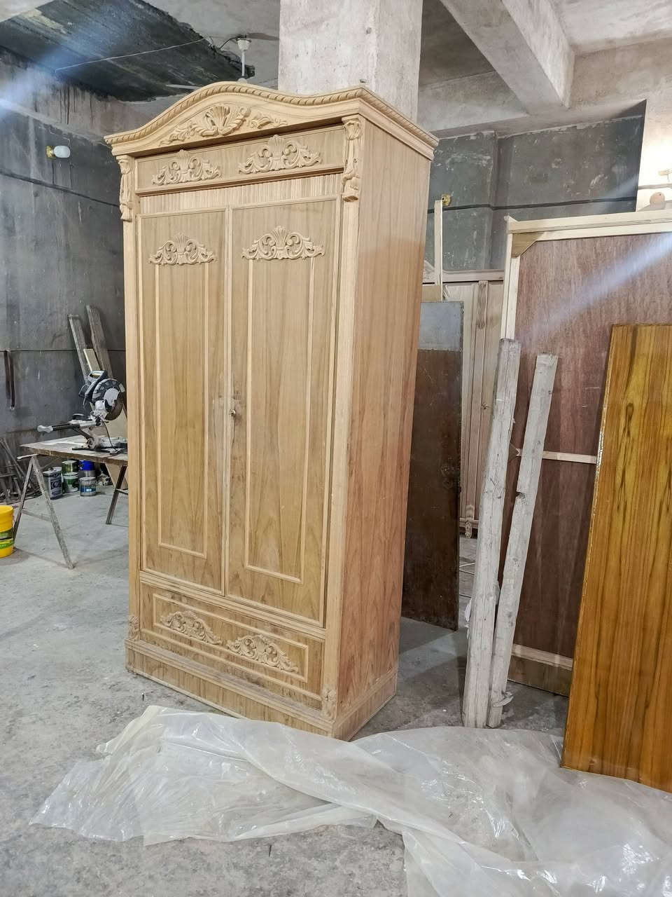 كنتور بابين طابقين تزكام درجه اولى لبيع مكاني بابل الحله القاسم الشراي يتصل ***********السعر 250 بدون صبغ
