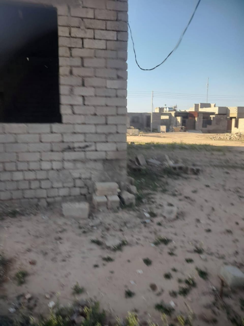 السلام عليكم ورحمه الله وبركاته يوجد بيت للبيع في تكريت الفرسان المساحة 250 عرف 2 استقبال الضيوف مطبخ حمام 2 هيكل مصبوب خدمات كاملاً ماء كهرباء سعر المطلوب 24 مليون وبي مجال *********** و***********
