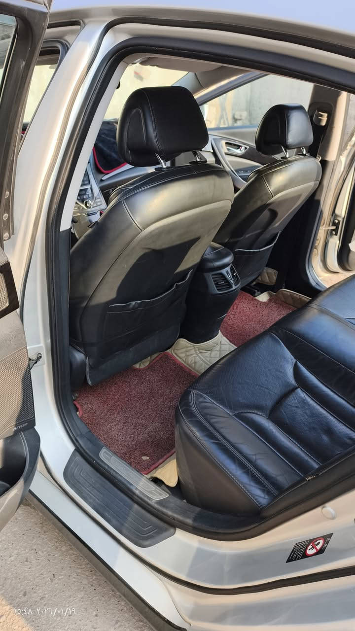 من رخصت الادمن 
سلام عليكم ورحمة الله وبركاته 
سياره ازيرا كراند مديل 14 معلايه 17 شرط المداور 
محرك 2400 اربع سلندر تو شاده فول عد الفتحه جاهزه من كلشي ماذب درهم عليه محتاج وريد ابيع
مال جناي سياره رقم بصره بسم شركه حره جاهزه للتحويل سعر 118 وبيه مجال للطيبين عليه 300 قرامات يطيحن من السعر /// ***********
