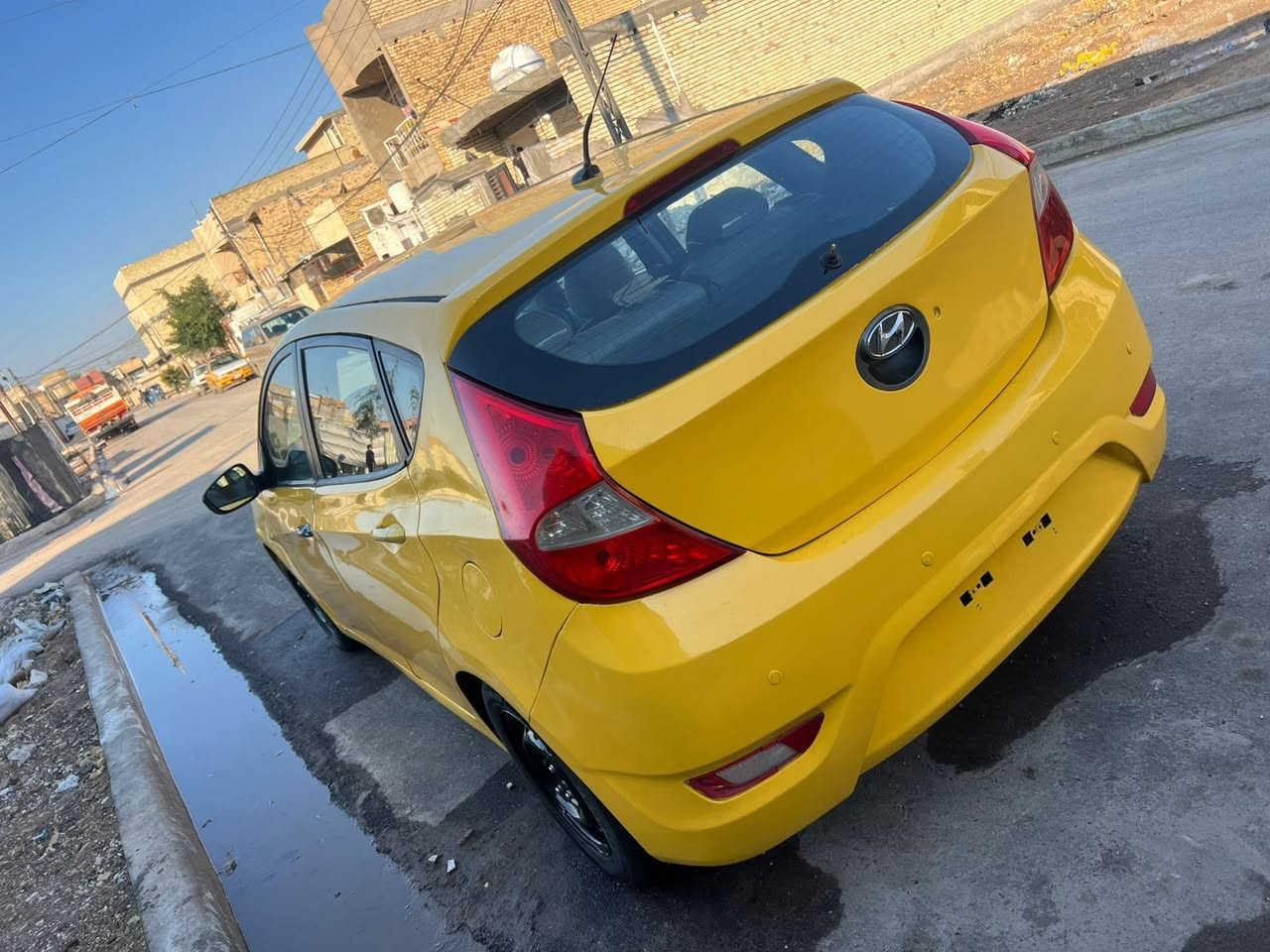 السلام عليكم للبيع اكسنت وراد امريكي حادث جاملغ الخلفي شواصي والغود مكفولات معيوده صبغ جديد مكينه وكير مكفولات تخم تاير جديد دوشمه عام سياره جاهزه  2012 هاج باك رقم بغداد مصفره هيئه وغرامات سنويه 27 شرط التحويل مكان سياره بغداد الحسينيه السعر 65 
***********
