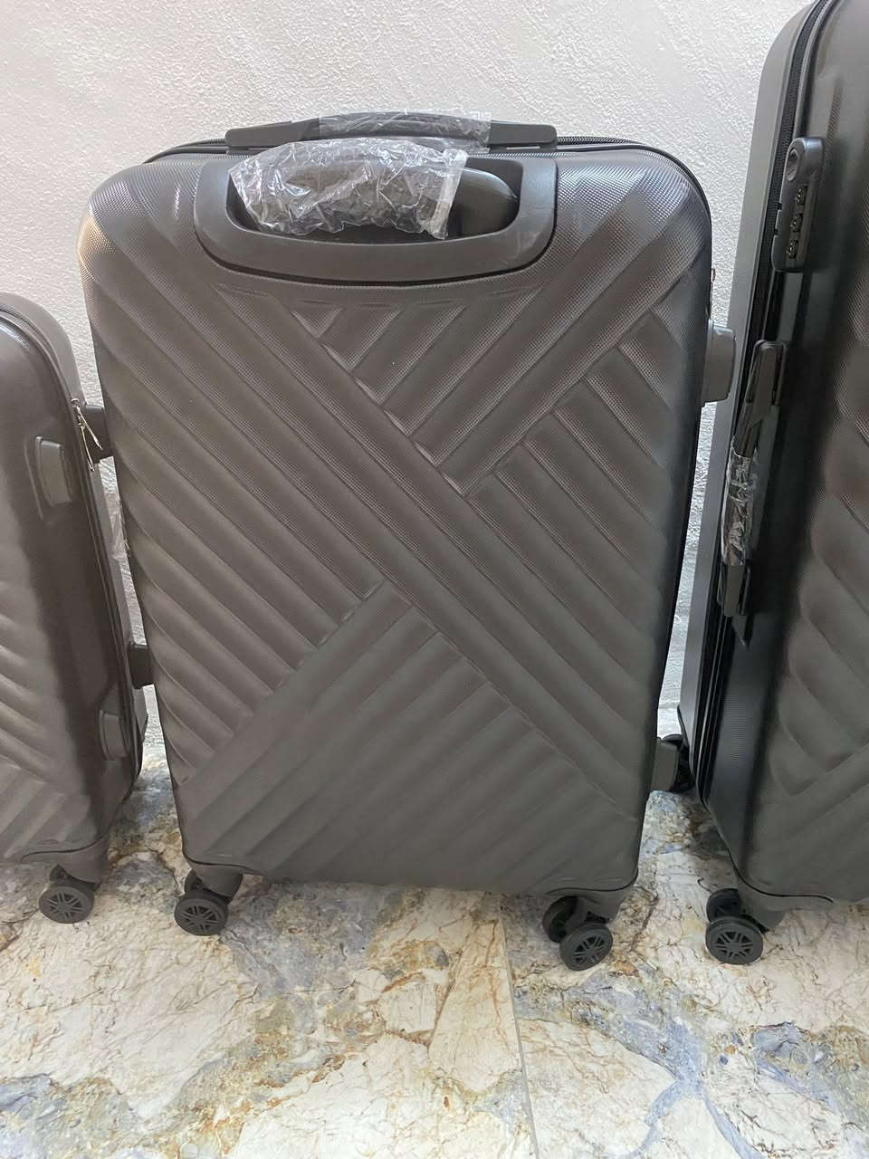 سيت جنط متكون من 3 قطع
القياس 70 و60 و50
السعر 95


**إذا كنت صاحب هذا الإعلان وتريد حذفه لأي سبب، رجاءا أرسل رسالة إلى الدعم الفني**