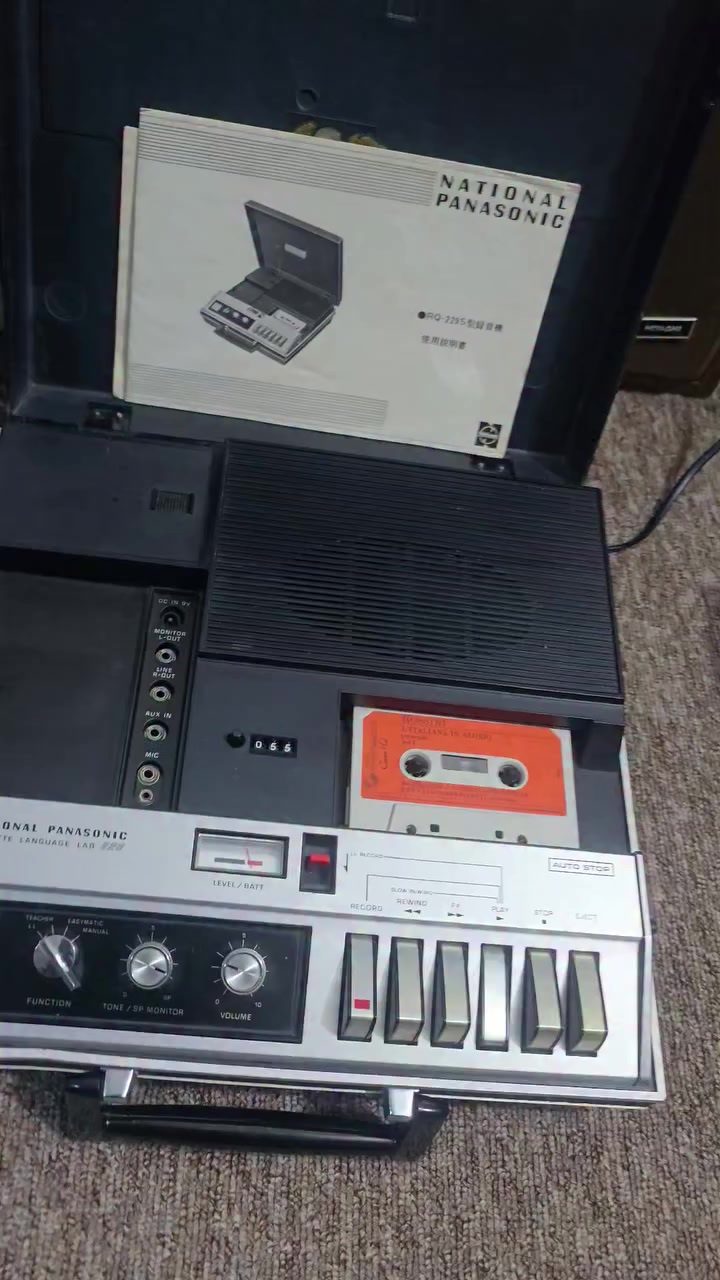 مسجل كاسيت ماركة نشنل. مختلف قطعه ابلاد. باله. استراليا. . نشنل. اصلي مكاني سماوه ***********
