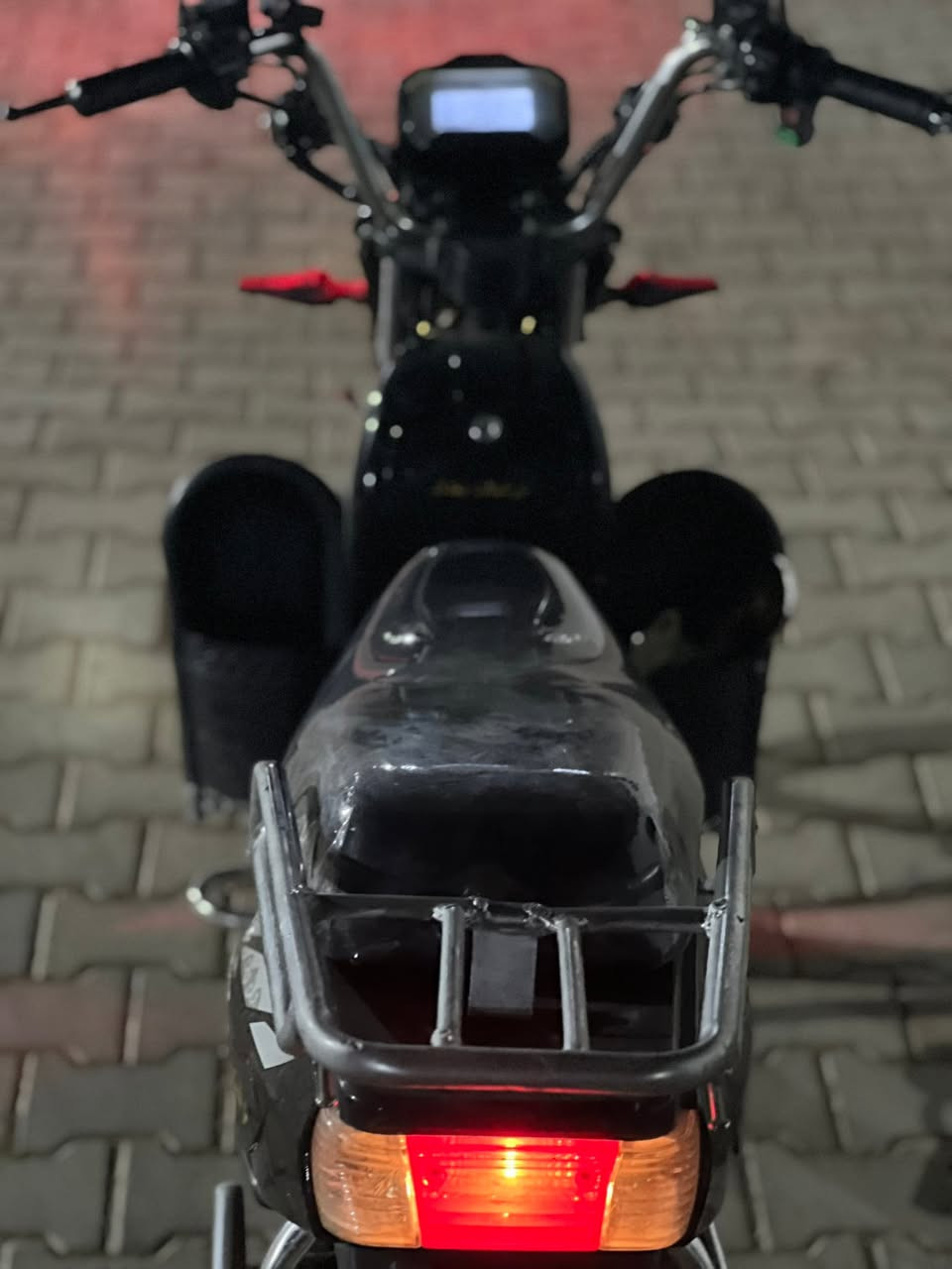 السلام عليكم دراجه شحن هارليً🛵بطاريات ولنلي نص عمرً يقرن 8ونص تقريباً بطاريات 2025 أم الفسفوره كفراته نظيفه حيل كهربائياتها كلها شغاله ما عدا الهورن الصوجً بل مجمع والهورن جديد موجود أساير بكلاتي صطاب شغال وبصمتين وسويجين وسويجين ماقفل  بطاريات دراجه نظيفه مثل ما موضح أمامكم طبعاً سعر الدراجه 350الف فقط 🔥وبيها مجال قليل حيل الي يريدها يطبلي خاص ويتدلل


**إذا كنت صاحب هذا الإعلان وتريد حذفه لأي سبب، رجاءا أرسل رسالة إلى الدعم الفني**