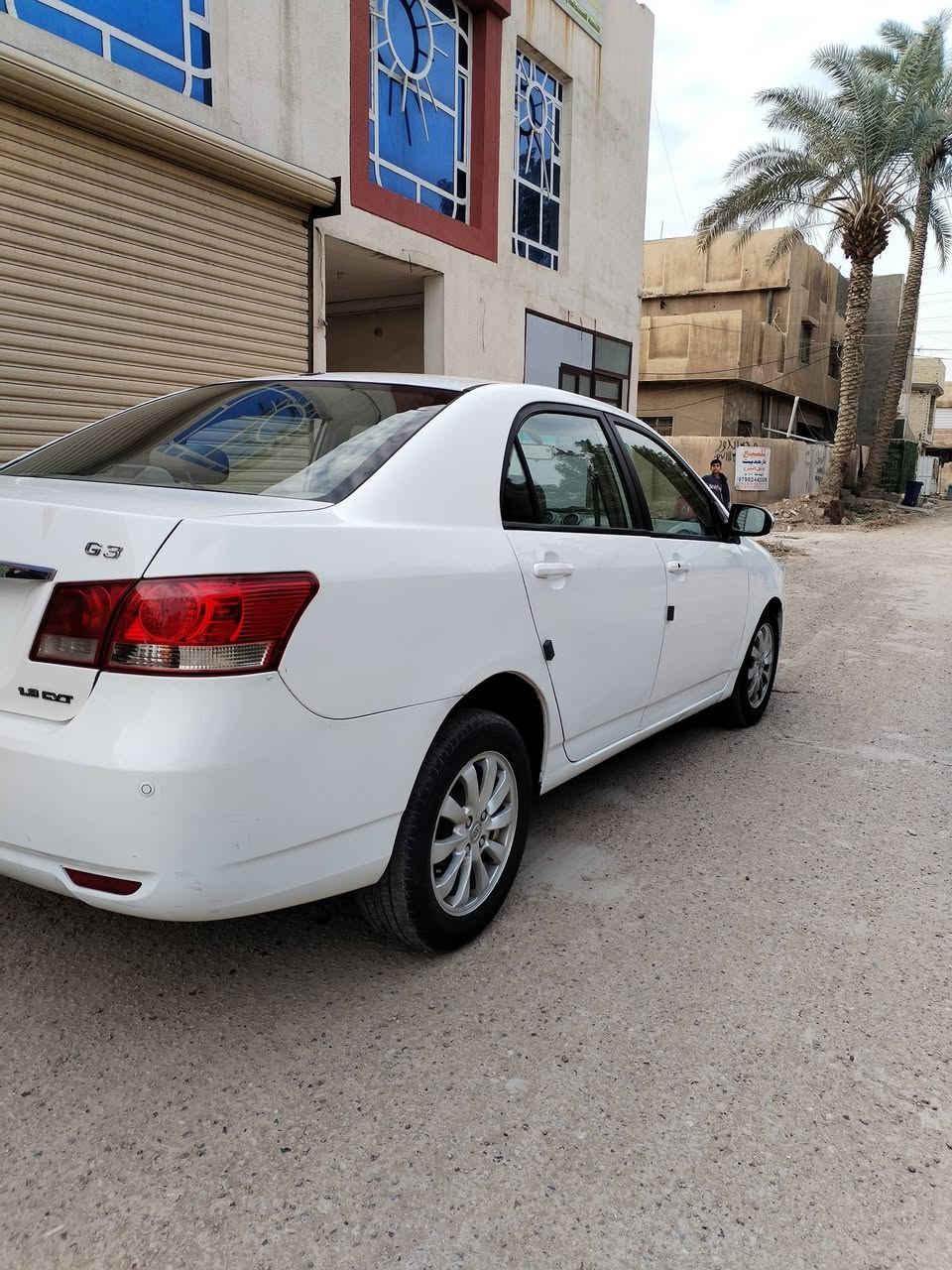 السلام عليكم للبيع بي واي دي موديل ٢٠١٥ رقم بغداد كير اوتوماتيك مكينه ١٨٠٠ سياره جاهزه مابيه اي نقص مواصفات فتحه تحكم ستيرن بصمه تدفئه وتبريد مكان السياره سريع حي العامل مجاور مسبح الرافدين السعر ٥٩ تلفون ***********
