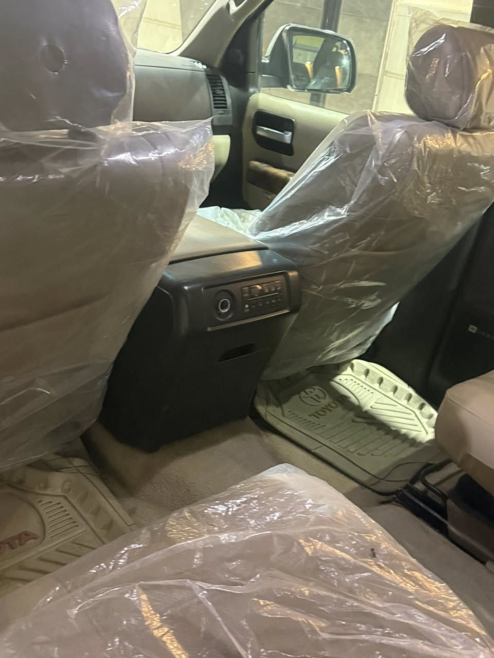 السلام عليكم للبيع 

تيوتا سيكويا  بلاتينيوم 

بسمي رقم الدولي 

موصفاتههً معروفه

داخل بيجي

.الموديل:2008

.المواصفات(platnum) 1/1

.سلايد روف

كشناتً جلد 

.كامره

.تحكم ستيرن جهتين

.ستيرن كهرباء

.مري شفط

.كشنات جلد +تدفئه تبريد

.بردات جانبيه بلاديه

.شاشه ايباد

.V8(5700)

.بعد بيها هوايه مواصفات 

صبغ حزام جماليه

حادث قفط جاملغ امامي

.السعر152 وبيه مجال 

مكان السياره بغداد شارع فلسطين 
استفسار ***********
