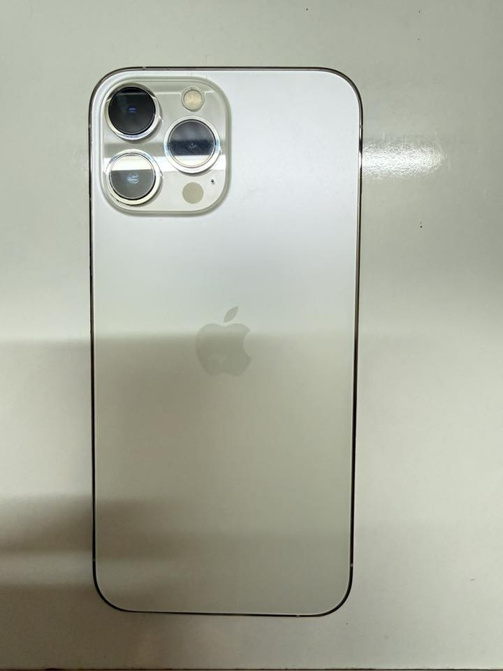 جهاز ايفون ١٣ برو ماكس ذاكرة ٢٥٦ بطارية ٧٨٪؜ جداً نظيف غير مفتوح و جبه اولى الجهاز مع الكارتون و كيبل الشحن الاصلي سعر الجهاز ٧٢٥ الف و بي مجال بسيط للتواصل ع الرقم ***********
