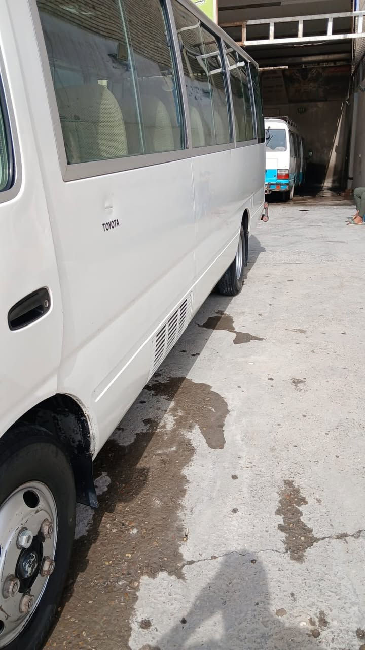 السلام عليكم كوستر ٢٠٠٧ رقم سليمانية مكانات صبغ ابيع من جوه الجام السيارة خير من الله مكينة كاز داخلها نظيف كير اكسل خير من الله تبريد شغال عليها غرامات على الرقم القديم الاحمر مليونين الرقم الجديد ما عليها غرامات 
اخذ ١٧٥ صافي بالخير على الي ياخذها 
العنوان بغداد الشعب
رقم الهاتف :- ***********
