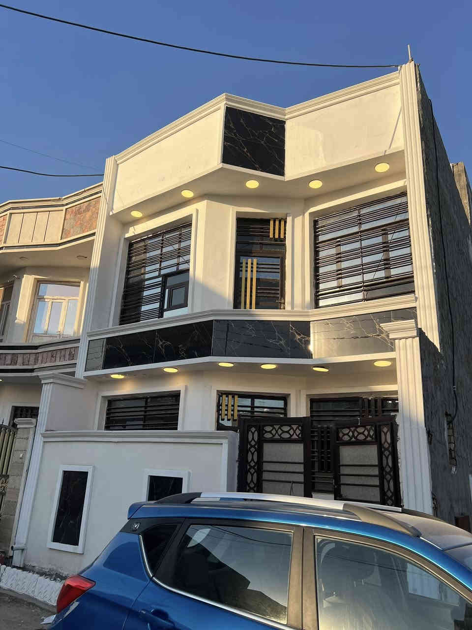 بيت للبيع 100 متر طابقين. 3 غرف نوم حمامين مع مطبخ واستقبال تستلمه مباشر زيرو غير مسكون البوعيثه مجمع العدل  الثالث   تنازل قلعه السعر 125 مليون قابل للتفاوض 
***********
***********
