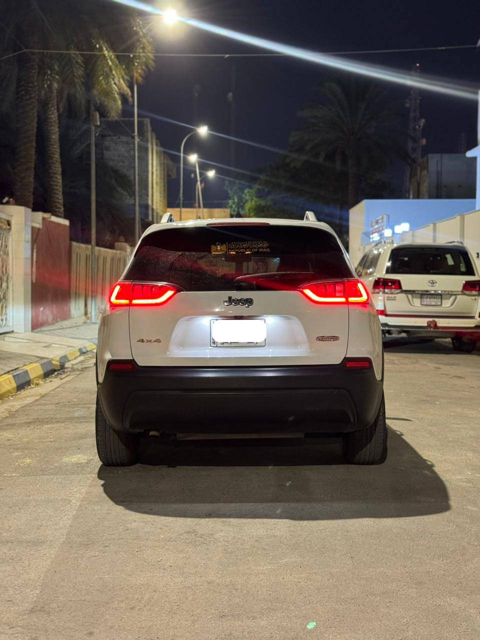 يا الله سلام عليكم
جيب شيروكي بزون 2019 
4 سلندر (2.4) 
كير 9 نمر
ماشية 123 km
رقم واسط خصوصي ثاني يوم تحويل 
مواصفات 
بك لايت لد
لايت عدسة وحاجب لد 
كشاف ضباب عدسة
4x4
انضمة قيادة (ثلج + رمل +صخور + سبورت)
شاشة 7 انج 
كامرة دوارة 
مثبت سرعة 
شاشة اعطال 
والباقي المعروف 
السيارة مبدل دهن كيرها وعليها وادامة غرف احتراق
و بلكات المكينة خير من الله 
حادثها بنيد مبدل وجاملغ السايق بارد وجاملغ عكس سايق بي بارد بسيط بطرف الباب وغيرها كفالة صوره الحادث موجوده ضمن الصور
بيها نواقص بسيطة 
السعر 135 وبيها مجال 
مكاني واسط الكوت غير متواجد على الفيس 
للاستفسار والاتصال 
***********
