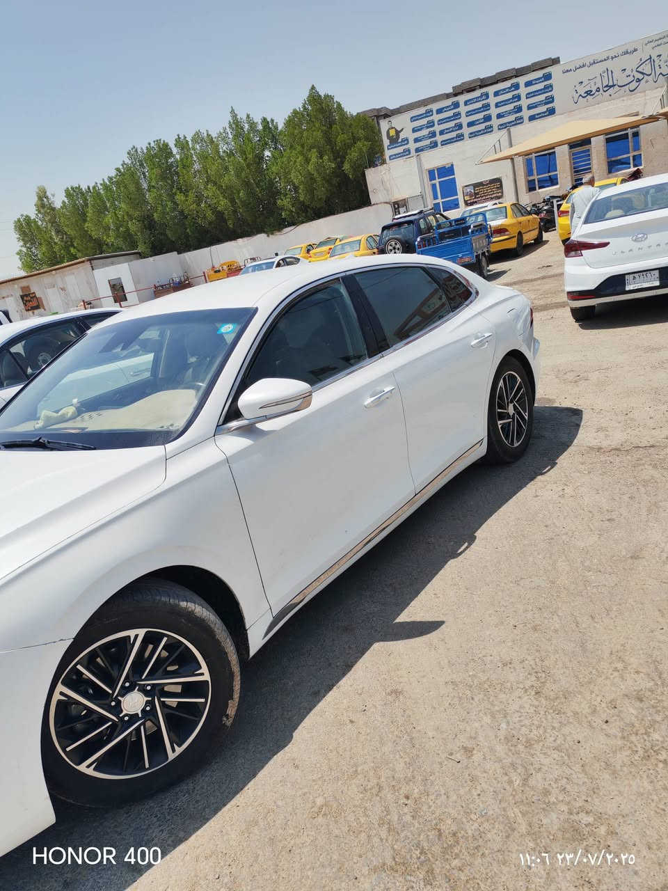 السلام عليكم
للبيع  
هيونداي ازيرا موديل ٢٠٢٣ وارد كوري غاز بلاد 
مكينه ٦ سلندر3000 cc
المواصفات السيارة فول الفول عدا البنوراما 
عداد ديجيتال متصل شاشه
رادرات اماميه خلفيه جانبيه 
٣٦٠ درجه 
نقطه عمياء 
اوتو هولد 
سايد بريك بصمه @
تبريد شاشه لمس 
كشنات كهرباء ثنين صدر وسايق
كشنات جلد تدفئه تبريد الصدر والسايق 
الكشنات الخلفيه تدفئة 
تحكم بالأوامر الصوتيه من الكشنات الخلفيه

السعر 190 وبيها مجال  
مكان السيارة الكوت
للاستفسار***********
