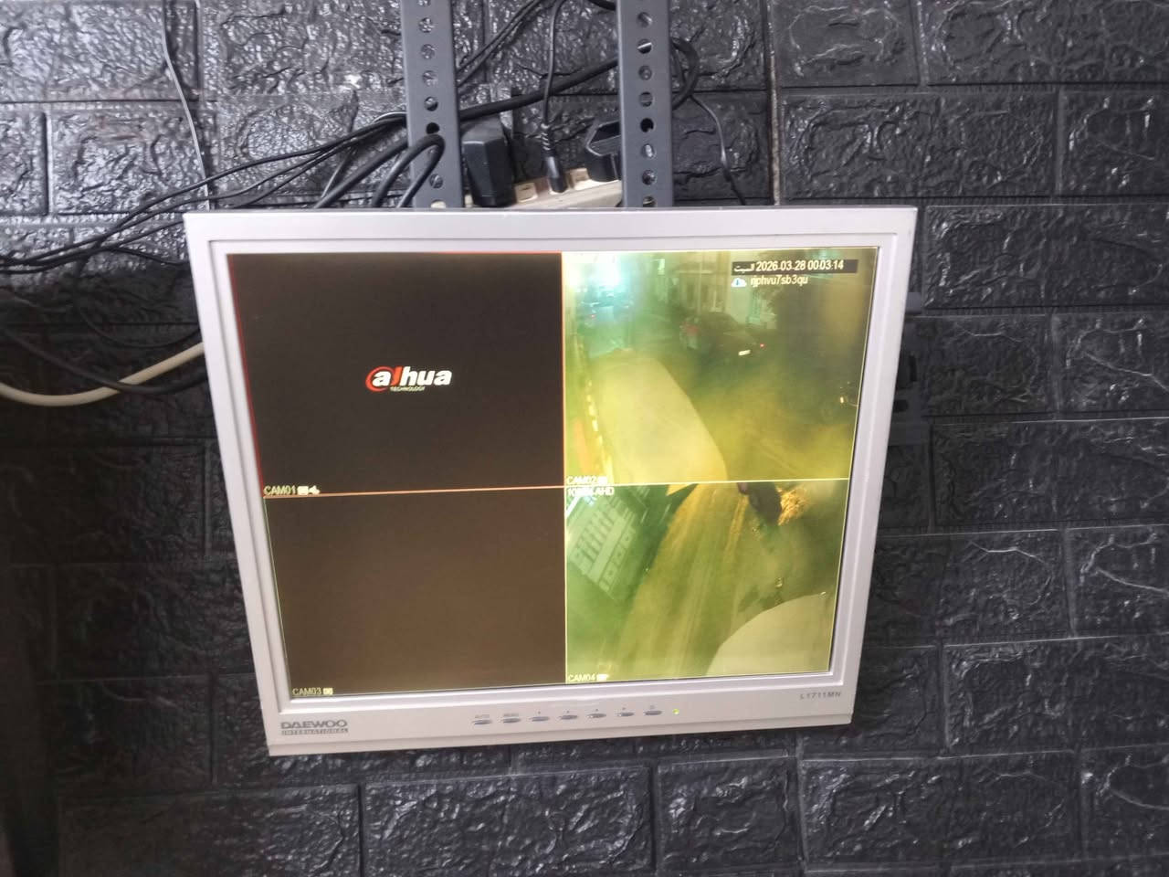 شاشة حاسبات او كاميرات حجم 17 للبيع شغاله فوول مربوطة ع كاميرات اتصال *********** سعر 20 الف نوع دايوو بغداد, العراق
