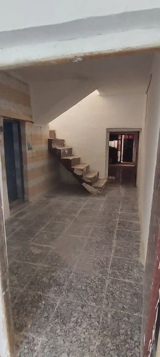 مشتمل للبيع حي الجهاد لالفين مساحته 80متر يحتوي على استقبال وغرفه وخدمات ابيع عن طريق المصرف النهرين السعر 130قفل والنقد 120لاستفسار لاتصال برقم ***********
