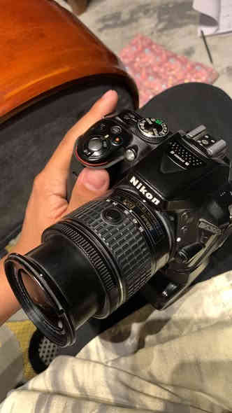 نيكون 5300D للبيع موجود واتساب *********** سعر 325 وبيه مجال قليل
