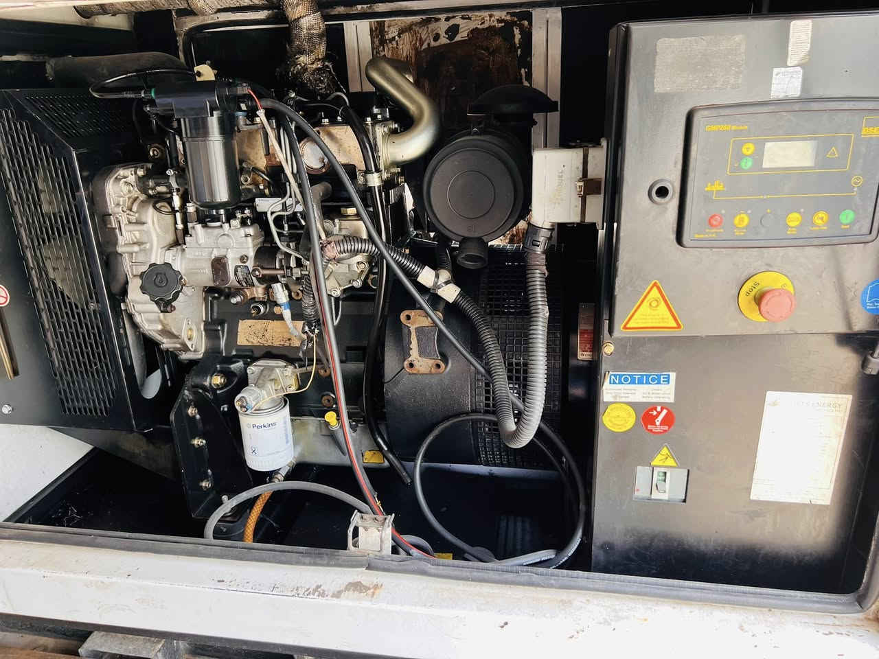 #جديدنا
نوع المحرك:بيركنز نكليزي 
القدره:66KVA
المحر::بستم  سوبر
نوع الملف:لوري سومر فرنسي
عدد ساعات التشغيل2000 ساعة ⏰
كاتم 90%
مع سسستم بروتكشن كامل للحمايه ونظام اوتو Ato
 الهاتف:***********
***********
