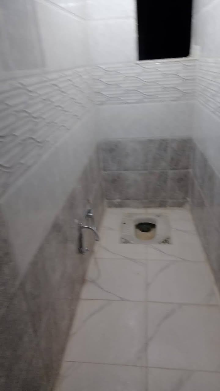 دار للبيع محموديه حي 17 طابو صرف قرب مدرسة المشاعل مساحه 230م ترميم جديد درجه اولى بناءه طابوق ومسلح غرفه فوك والارضي غرفه وحده وهول واستقبال ومطبخ وصحيات عدد 2 اي استفسار راسل الصفحه وعلى الرقم ‏‪***********‬‏
