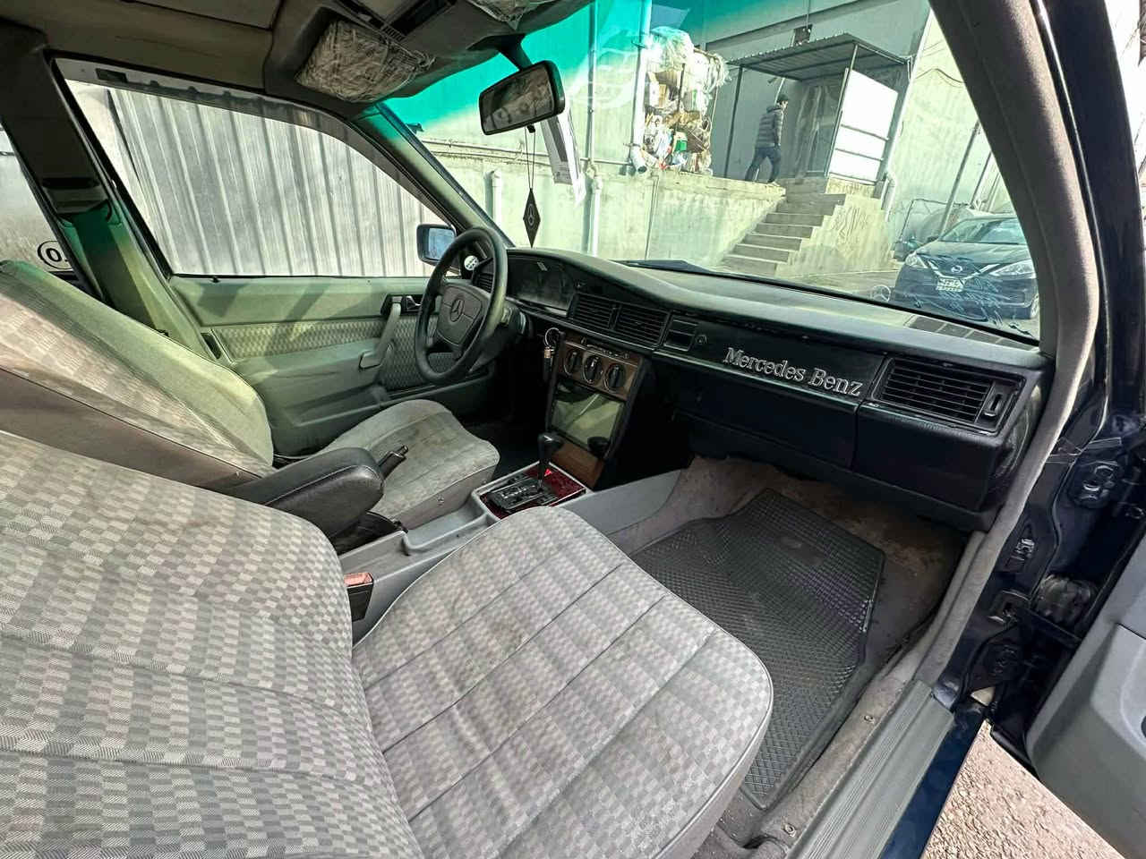 مارسيدز ١٩٠ موديل ١٩٩١
توماتيك جام كاره با سلايت شاشه ايبات فوله سه ياره كه ماشالله زور پاكو خاوين ماوه ته وه بي ليدان و بي سبوخه هه موو كياني له سه ر ده قي شه ريكه  داخيلي كوشن و به ره ده ركه ي نويه يه به ناو كردن و كيرو مه كينه به شه رته  ٤ بستنه هه موو شتي بيلاده سعري /٤٨ وه ره قه و كه ميك مه جال شوين هه ولير بنه سلاوه/***********/***********

مارسدز ١٩٠ موديل١٩٩١ توماتيك جامات كهرباي سلايت  سياره حلوه ماشالله ٤ سلندر كله وضع شريكة  سياره مابي ضربه مابي سبغ كير محرك تحويل بشرط سعر ٤٨ ورقه بي مجال بسيت  مكان اربيل/*********** أربيل, العراق
