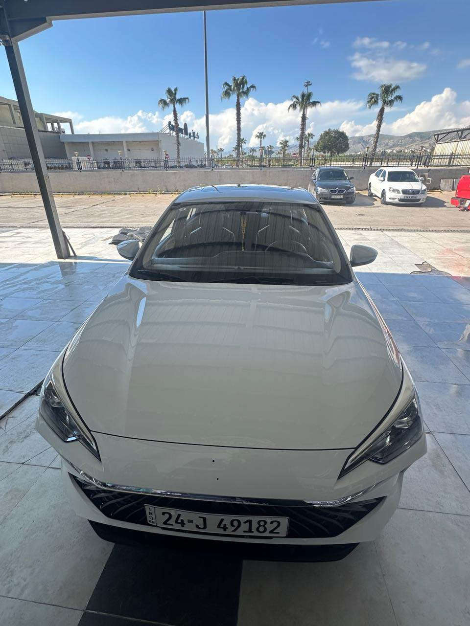 (للبيع MG Roewe. موديل 2024 لون ابيض )
( زيرو 20.000 بس ماشي )
رقم دهوك الجديد سنويه باسمي و هزه جديده
مواصفات.فول
لايت عدسه عالي و ناصي
بكلايت ليد شمعه
كشاف خلفي ضبابي
حساسات خلفي بلادي
اشاير بالمري
كيجات شاشه دجيتل
شاشه كبيره نفكيشن اندر اوتو و ابل كار بلي
كير اوتو ٨ نمر
محرك 1500 تنفس طبيعي
اقتصادي و سريع
تبريد شاشه شركة
حساس ضغط الاطارات
سعر السياره 110$  مرقم وجاهز 

*********** واتساب. سميل, دهوك
