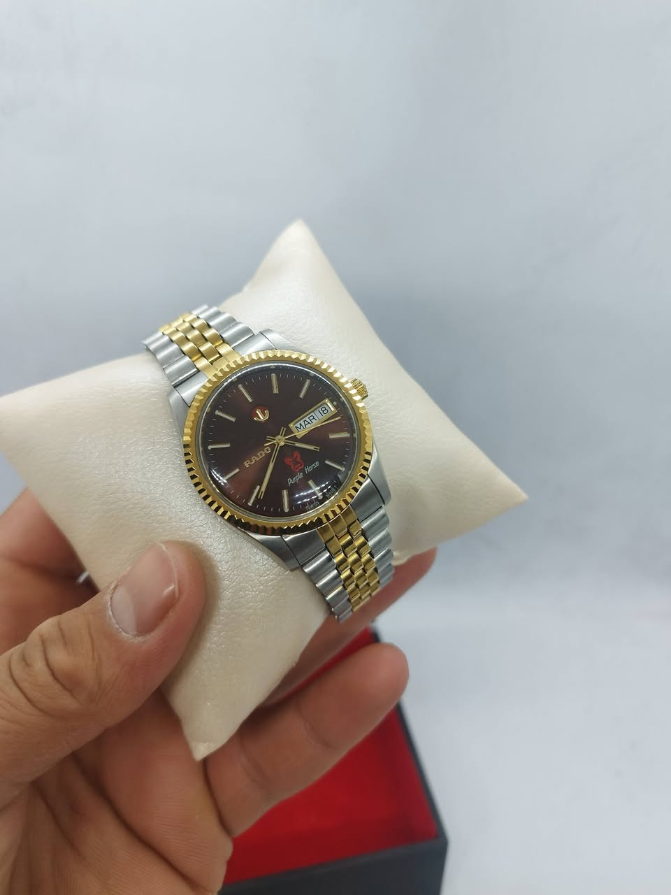 السلام عليكم 
مزاد اعلى سعر ابيع يحق الرجوع اذا لمن تصل الى السعر المطلوب

رادو اوتمايتك سويسري 
لونين ذهبي ستانلس ستيل المينه جوزي فاتح الى الماروني نوادر
نافذه تاريخ يومي واسبوعي القطر 37
دزاين رولكس بلادي نظيفه جدا 
مع العلبة الرادو الاصليه


**إذا كنت صاحب هذا الإعلان وتريد حذفه لأي سبب، رجاءا أرسل رسالة إلى الدعم الفني**