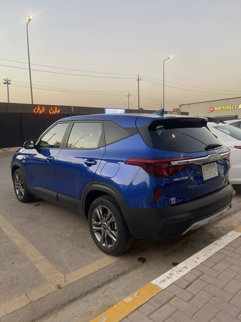 كيا سيلتوس LX وارد امريكي رقم بغداد
موديل : 2023 

محرك : 2000  (2.0L)

المسافة المقطوعة : 35 الف كم

المواصفات : شاشة و كار بلي وكاميرا خلفيه  رادار حساسات خلفي وامامي 

الحادث : امريكا البنيد فقط وبغداد صار بيه اثر حالوب بنيد وقمارة 

السعر : ١٤٥ ورقه

المكان : بغداد

***********
