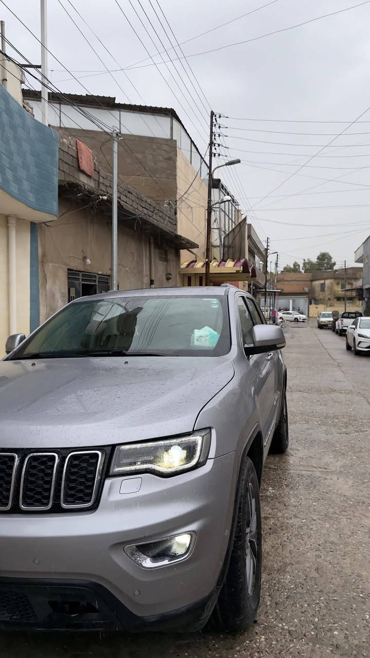 السلام عليكم ورحمة الله وبركاته مكلف للنشر جيب لاريدو للبيع موديل ٢٠١٩ لون فيراني او نفطي لمتد فول بصمه سلايد كشنات جلد جام كهرباء قفل مركزي رقم اربيل مسطره كوبون بانزين تحويل ثاني يوم حساس امامي وخلفي كامره سياره كلينَ وارد خليجي الاتصال على الرقم ***********
