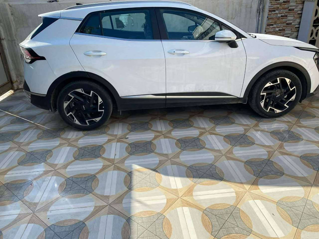 سلام عليكم 
كيا سبورتج 2023 كلين كلين كلين 
نص موصفات معروفه 
ماشي 32 الف كيلو متر 
سيارة جديده بمعنى كلمه 
مكاني كركوك 
السعر 220 وبيه مجال قليل 
للاستفسار *********** كركوك, العراق
