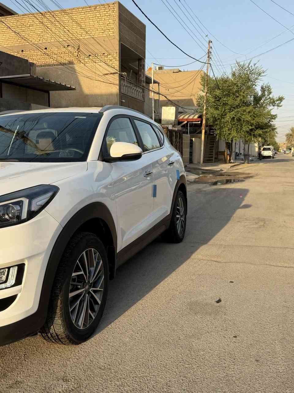 السلام عليكم
توسان 2020 خليجي

فول موصفات 1/1 ماعدا البانوراما 

ماشيه 55 وقابل للزياده 

السياره مكفوله ماعدا بيه تكحيل بالباب الأيمن الخلفي عكس السايق

مواصفتها/ بصمه تشغيل عدد 2بصمه بالأبواب الاماميه

مري شفط +أشاير 

ثالاث انظمه قياده

نضام ترحيب عند التقرب حساسات امامي وخلفي 

محرك 2000

تبريد قطعتين

ثلاث انظمه قياده

نظام تشخيص العطل عن طريق الشاشه

الدشبول مطعم بلادي 

يدات نيكل أربعه

كشنات جلد شركه

الاكشنات الاماميه كهربائيه

مري شفط

كأمره خلفيه بلاديه

السعر 210وبيها مجال 

السياره بسمي 

                                                                 ***********
