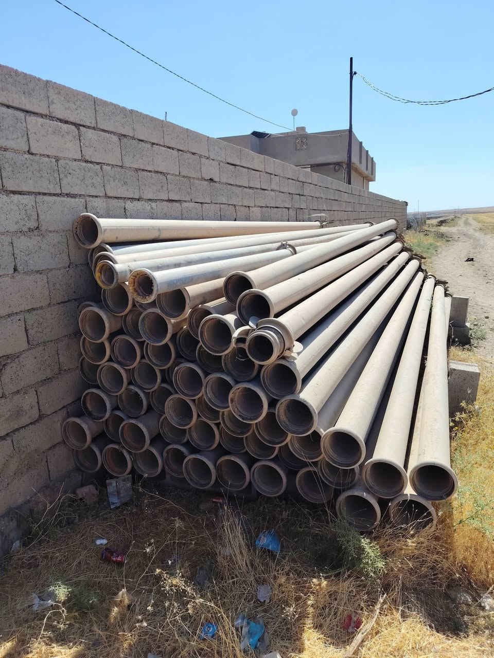 السلام عليكم يوجد بواري حديد جزائري للبيع سعر البوري 60 وبي مجال العنوان كركوك ناحية الملتقى الشراي يتصل ***********
