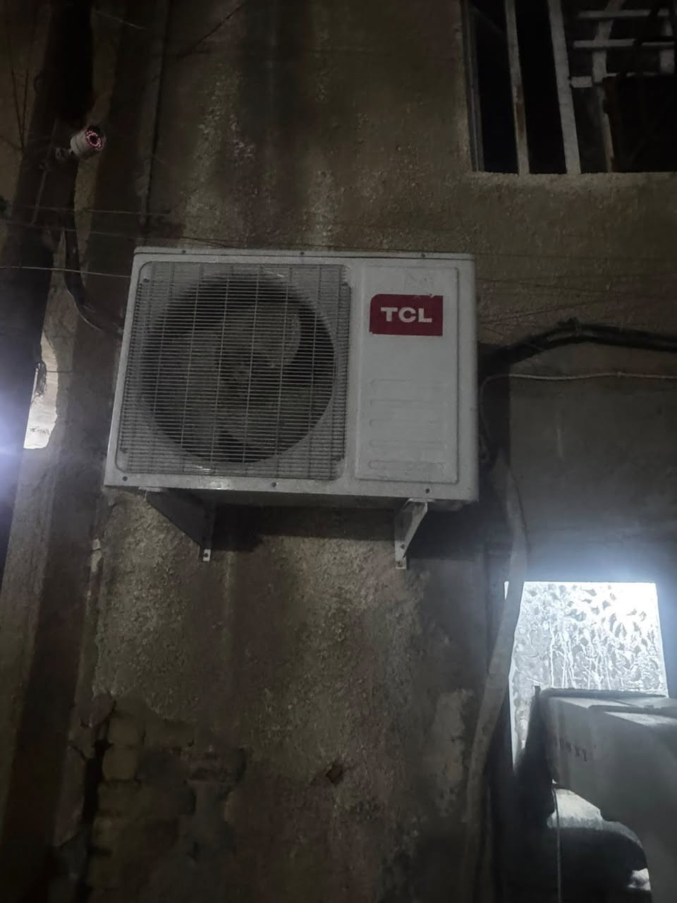 السلام عليكم  للبيع سبلت ٢ طن بي نقص غاز هذ رقمي
***********  مكاني مدينه الصدر
