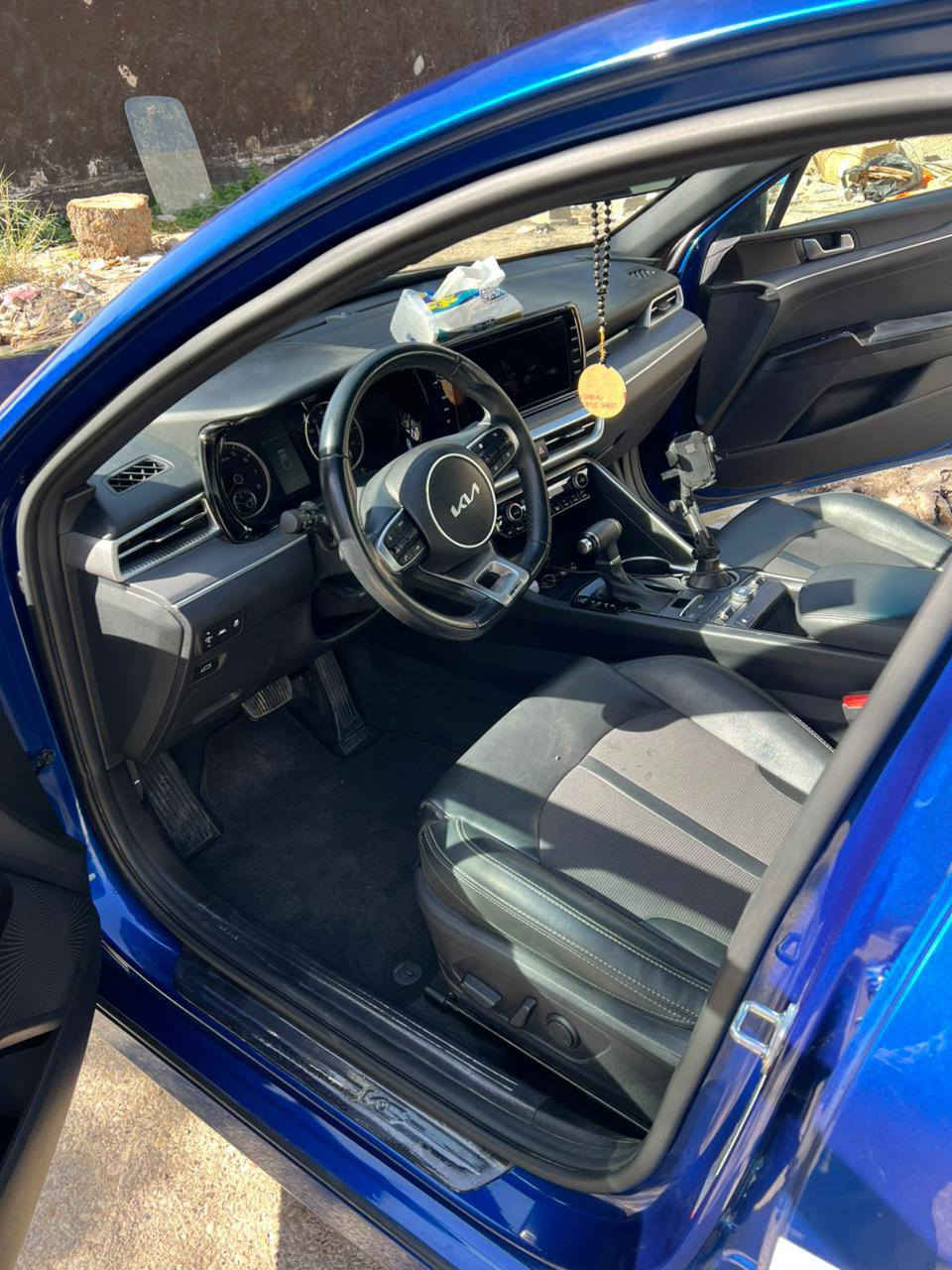 سلام عليكم K5 موديل  2024 أمريكية حادثة موضح بصور بدون صبغ شوية بحافت البنيد
مواصفات الجيتي معروفة 
فول مواصفات بدون فتحة 
بصمة 
تشغل عن بعد 
كشنات كهربائية تفة تبريد كشنات 
رادار أمامي خلفي 
تبريد قطعتين 
رقم بغداد بسمي تحويل ثاني يوم 
السيارة بديالى بعقوبة 
***********
